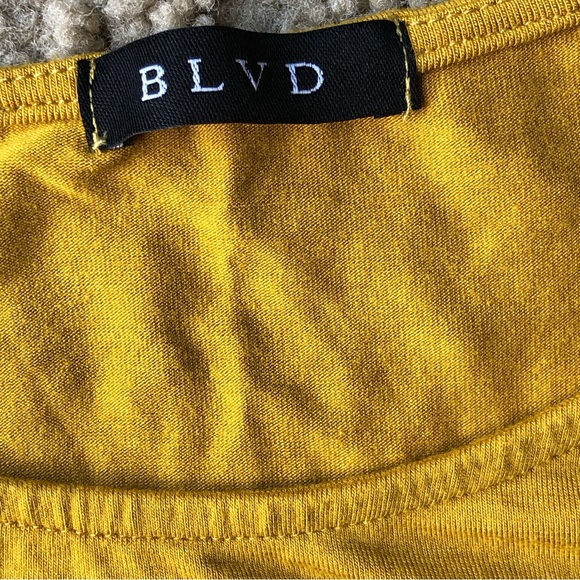 BLVD tee. Honey - Picture 2 of 10